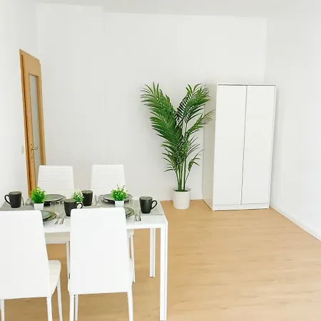 Modern Business Apartment *