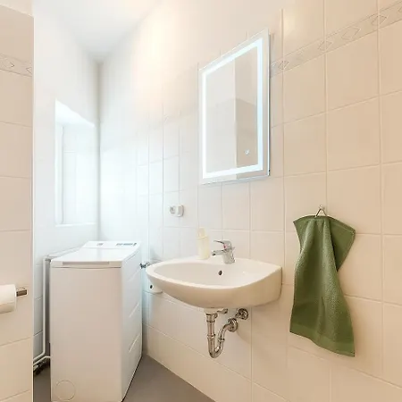 Modern Business Apartment *